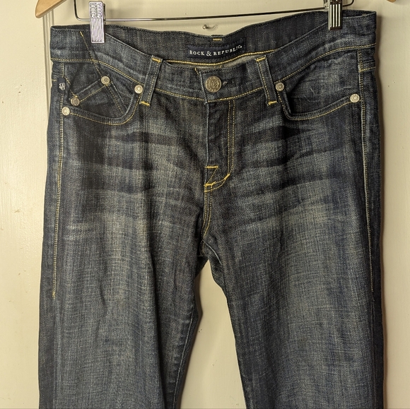 Rock & Republic Women's  Kassandra Low Rise Flare Dark Wash Denim Jeans Size 30 - Picture 4 of 15